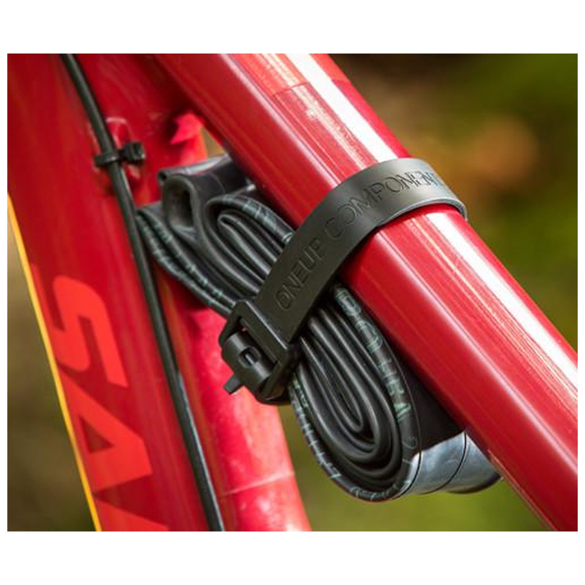 OneUp-Components-Tube-Strap-3-500_grande_8972c450-ae0b-4052-8241-990604714cae.jpg